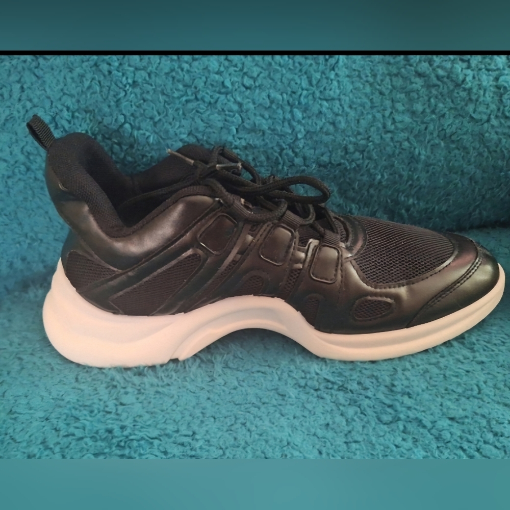 Rue 21| Men's Athletic Black & White Sneakers Size 10